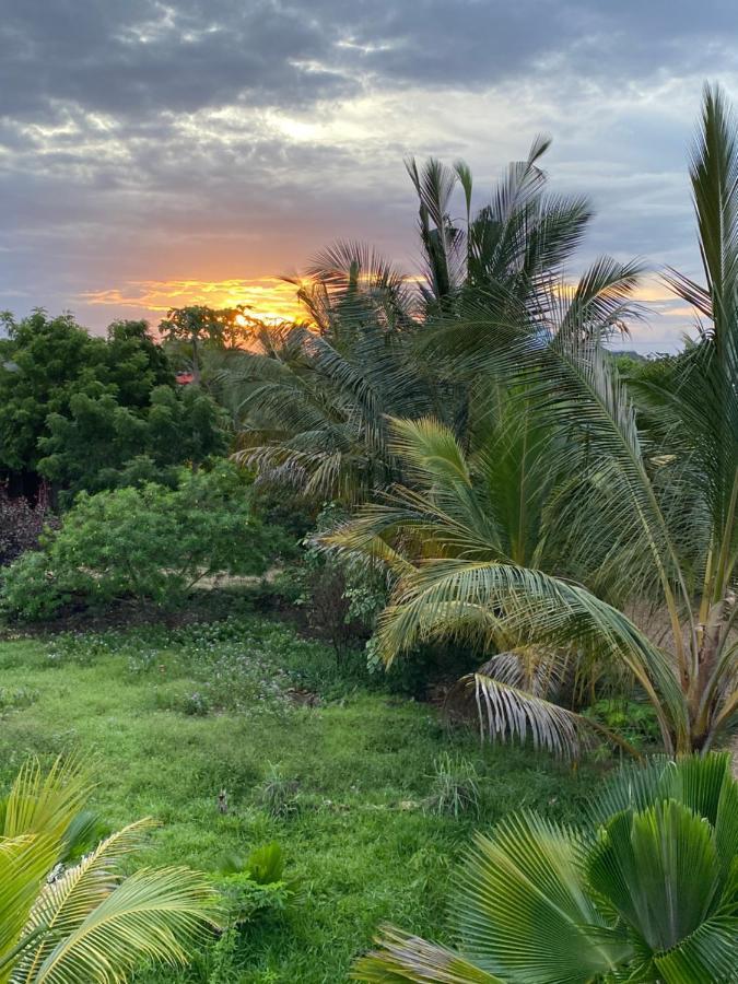 Darwesh Nyumba Lodge Нунгви Экстерьер фото